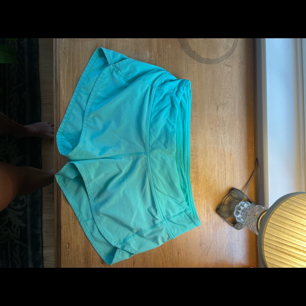 Lululemon Turquoise / Green Low-Rise Short *4-way stretch 2.5”